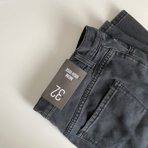 UO BDG Mom-High Rise Jeans Black Acid Wash